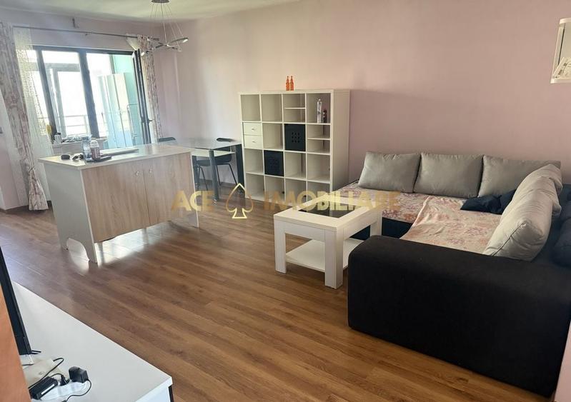 Apartament cu 3 camere semidecomandat, mobilat în Păcii