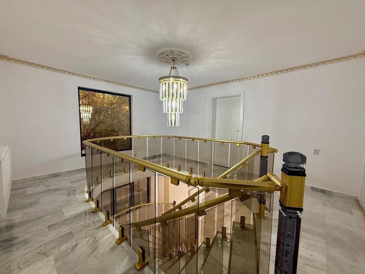 Casă cu 7 camere cu Canalizare în Vitan