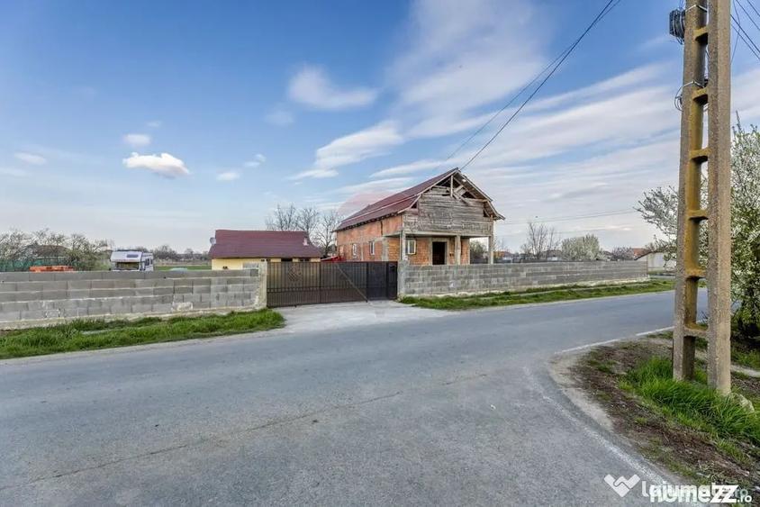 Casă cu 4 camere cu Teren 2056 Mp în Iratoșu