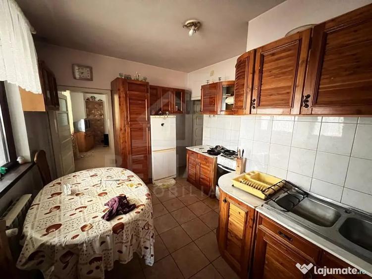 Casă cu 8 camere cu Teren 1100 Mp în Central