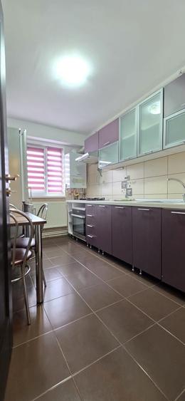 Apartament cu 2 camere decomandat, mobilat în Casa de Cultură