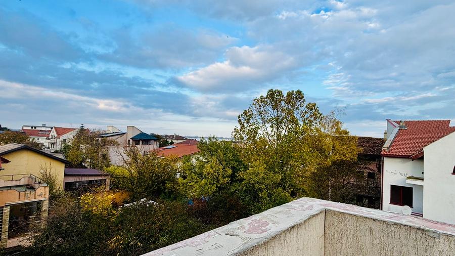 Duplex cu 5 camere cu Canalizare în Exterior Sud