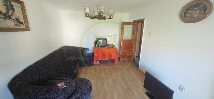 Apartament cu 4 camere decomandat în 1 Mai