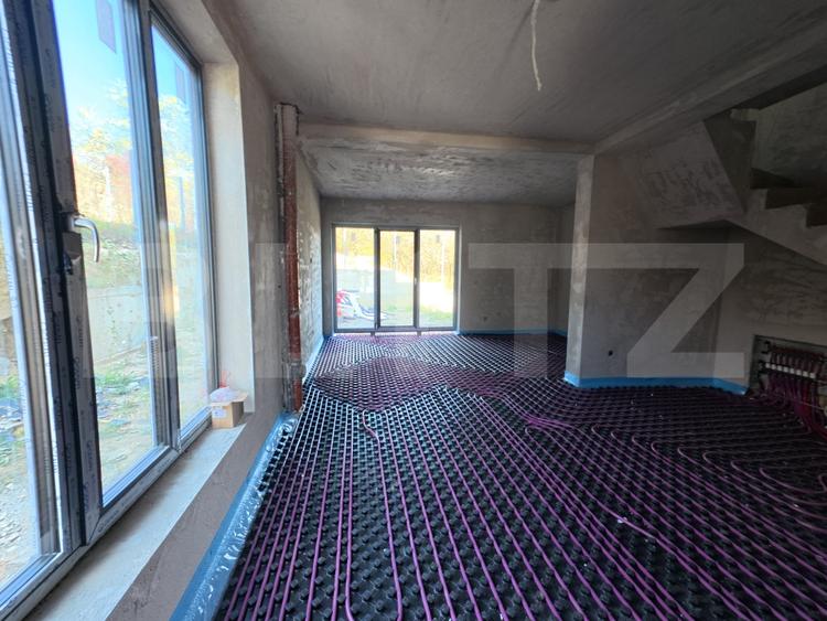 Duplex cu 4 camere cu Canalizare în Corunca