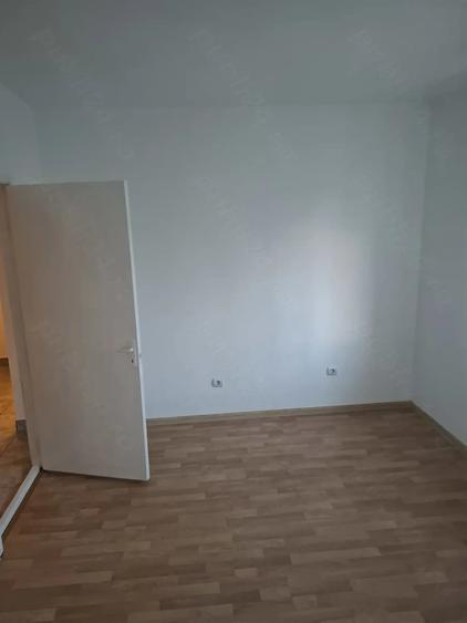 Garsonieră decomandată în Prundu