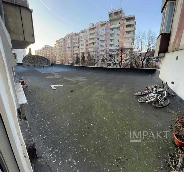 Apartament cu 4 camere decomandat în Florești