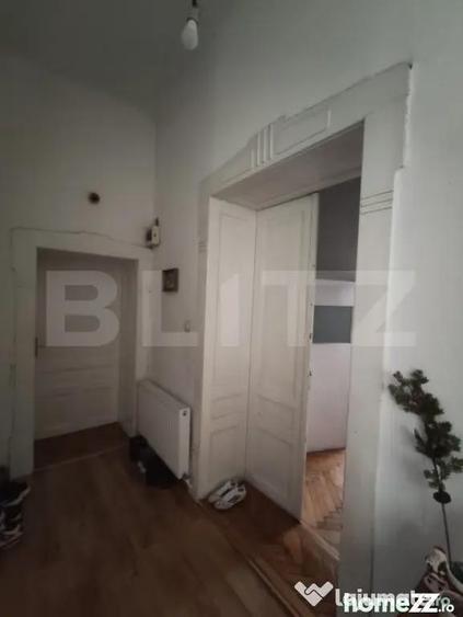Apartament cu 5 camere decomandat în Central
