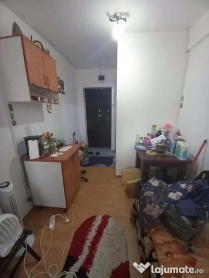 Garsonieră în Vest