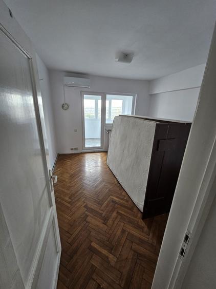 Apartament cu 4 camere decomandat în Obor