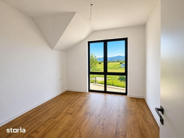Casă cu 4 camere cu Teren 300 Mp în Stupini