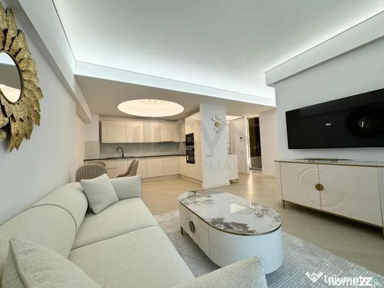 Apartament cu 3 camere semidecomandat în Herăstrău
