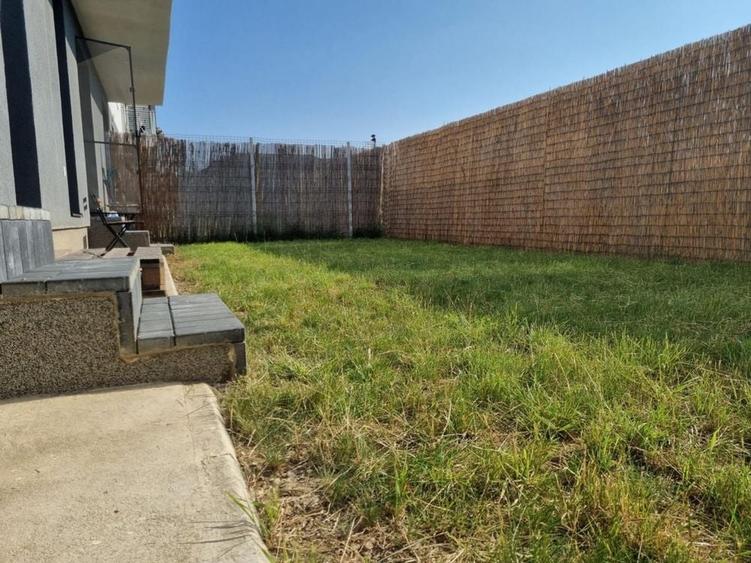 Apartament cu 2 camere decomandat în Tractorul