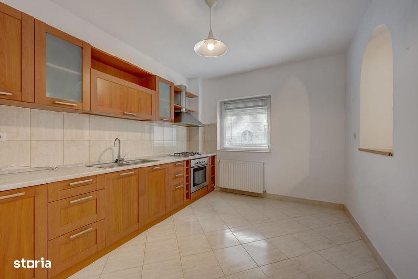 Casă cu 3 camere în Central