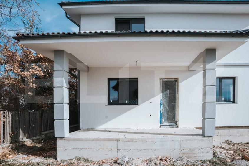 Casă individuală cu 4 camere cu Canalizare în Calea Moldovei