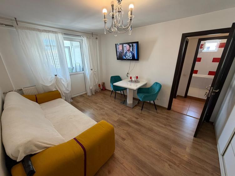 Apartament cu 3 camere semidecomandat în Pantelimon