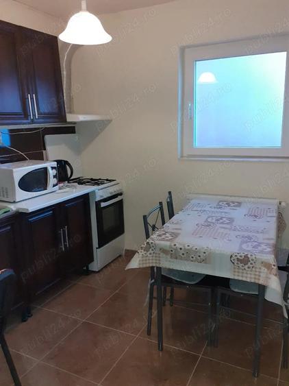 Casă cu 8 camere cu Teren 1000 Mp în Central