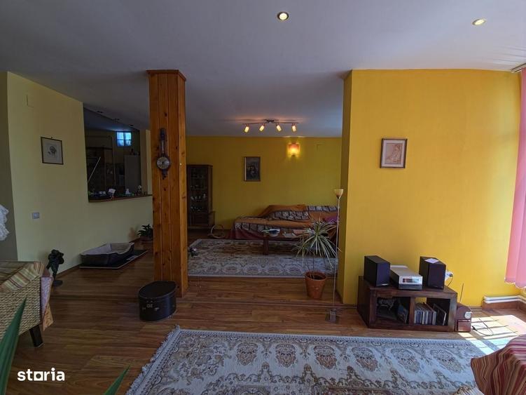 Casă cu 4 camere în Faleza Nord