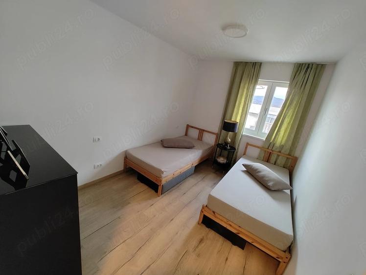 Apartament cu 4 camere decomandat, mobilat în Traian