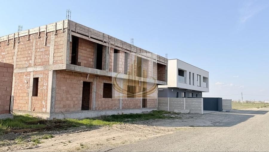 Duplex cu 4 camere cu Canalizare în Săcălaz