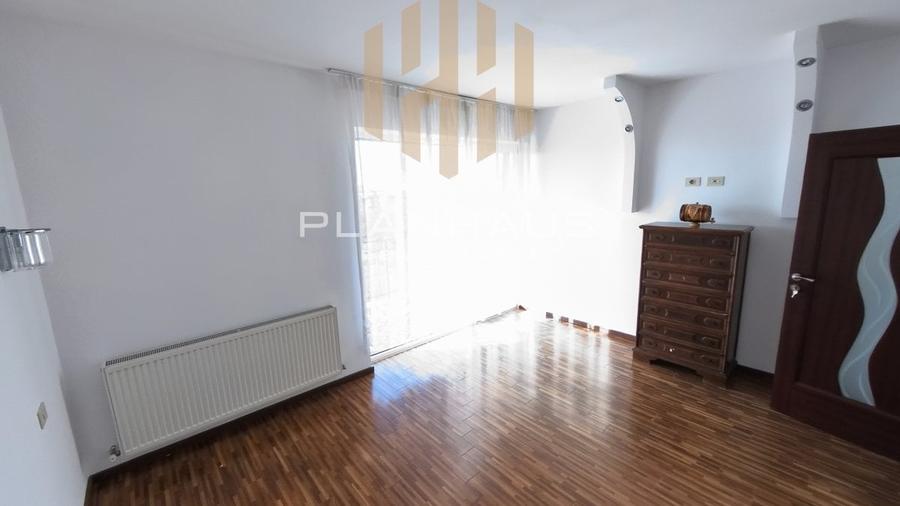 Apartament cu 4 camere semidecomandat, mobilat în Hotvon