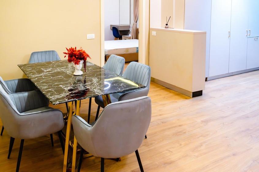 Apartament cu 3 camere semidecomandat în Herăstrău
