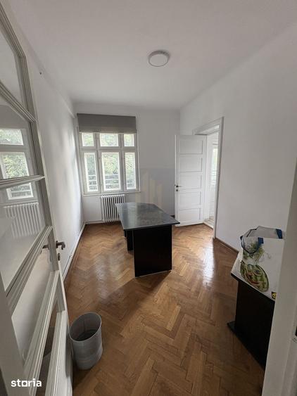 Casă cu 9 camere cu Teren 300 Mp în Eminescu