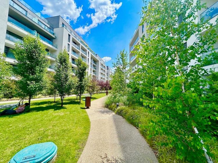 Apartament cu 4 camere decomandat în Băneasa