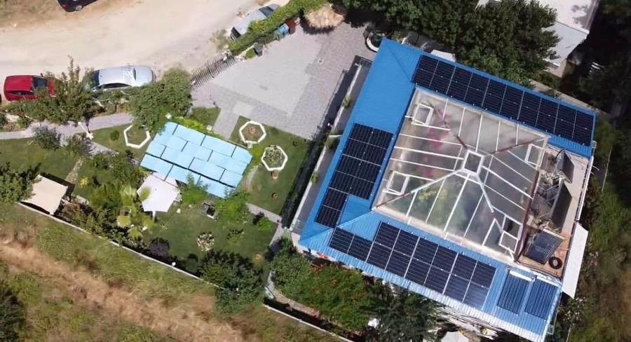 Casă individuală cu 5 camere cu Canalizare în Central