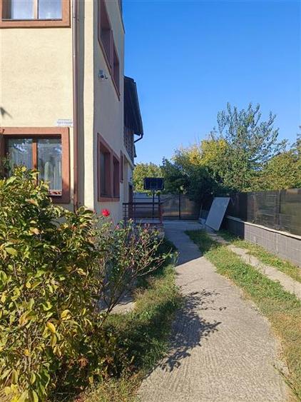 Casă individuală cu 7 camere cu Teren 287 Mp în Titan