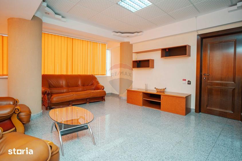 Spațiu comercial, de 1,855 mp, în Central