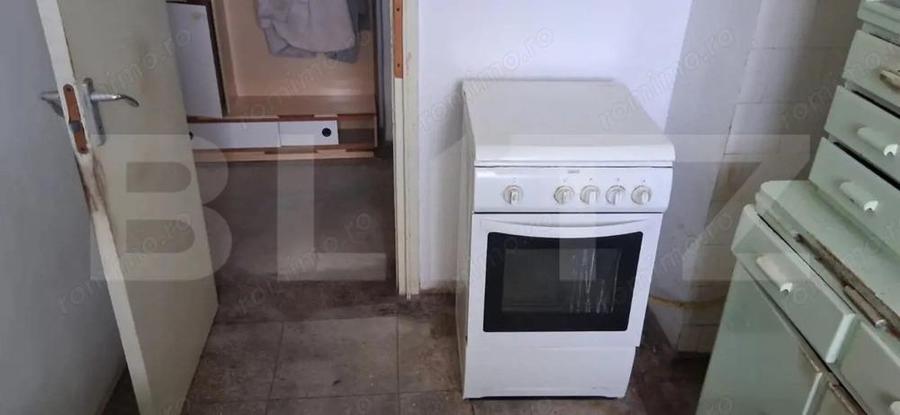 Apartament cu 4 camere decomandat în Central