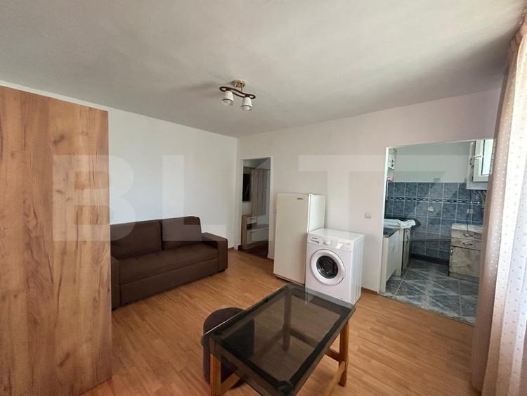 Apartament cu 2 camere semidecomandat, mobilat în Decebal