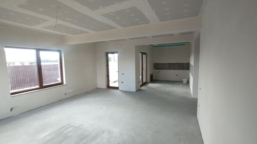 Casă individuală cu 4 camere cu Canalizare în Cumpăna