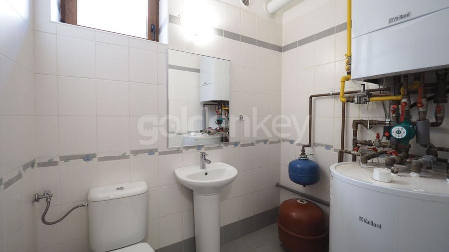 Casă individuală cu 7 camere cu Canalizare în Pipera