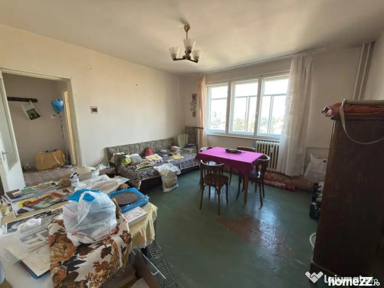 Apartament cu 3 camere semidecomandat în Central