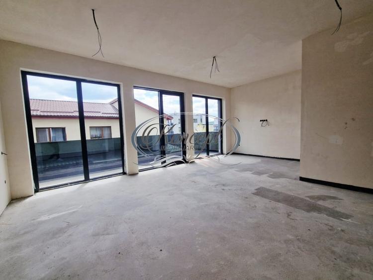 Duplex cu 5 camere cu Canalizare în Florești