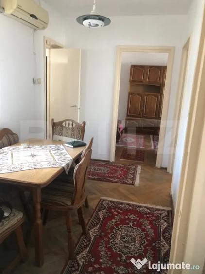 Apartament cu 3 camere semidecomandat în Central