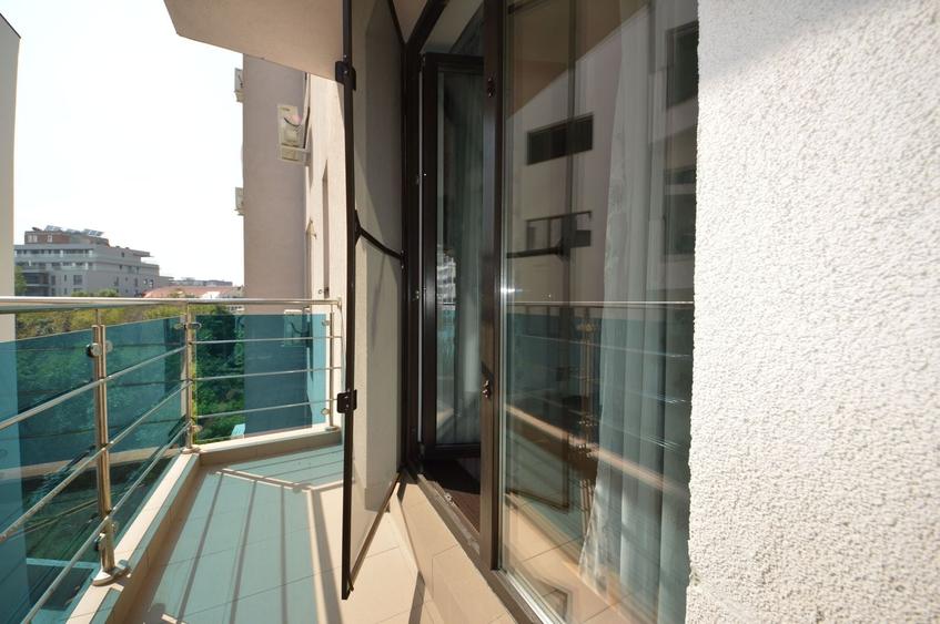 Apartament cu 3 camere semidecomandat în Șoseaua Nordului