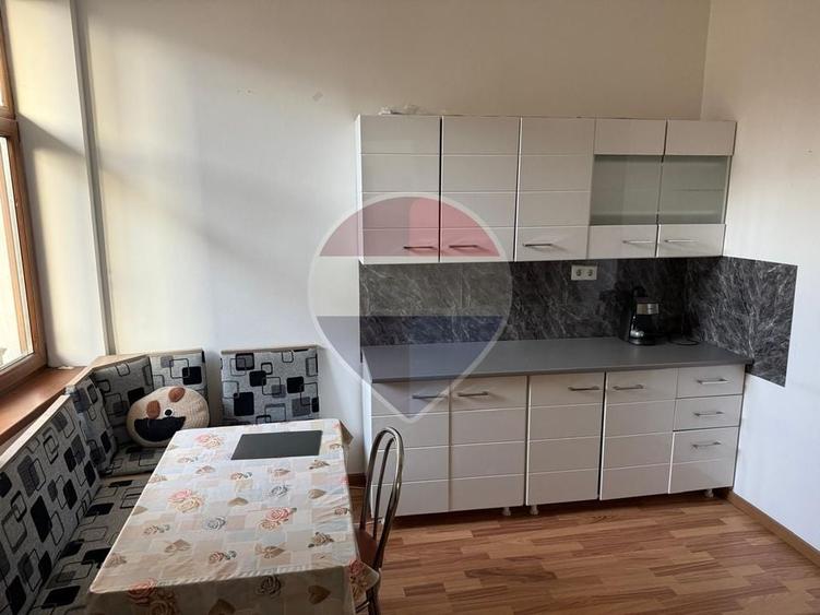 Apartament cu 2 camere decomandat, mobilat în P-ța Mihai Viteazul