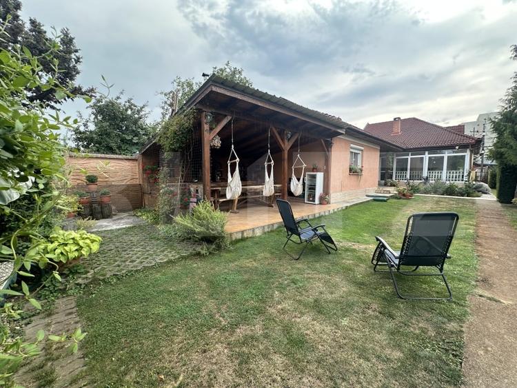 Casă individuală cu 6 camere cu Canalizare în Micro 17