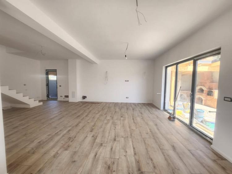 Casă individuală cu 5 camere cu Canalizare în Bragadiru