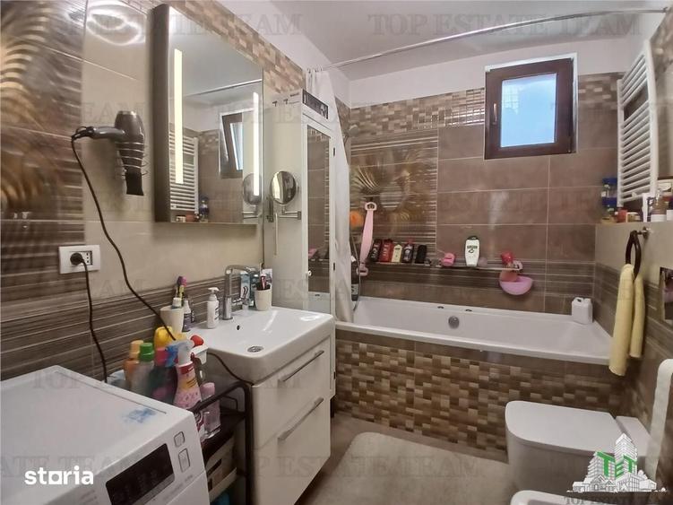 Casă cu 5 camere decomandat cu Teren 500 Mp în Central