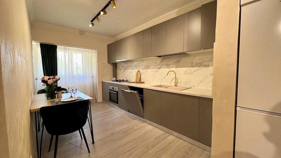 Apartament cu 3 camere decomandat în Ștefan cel Mare