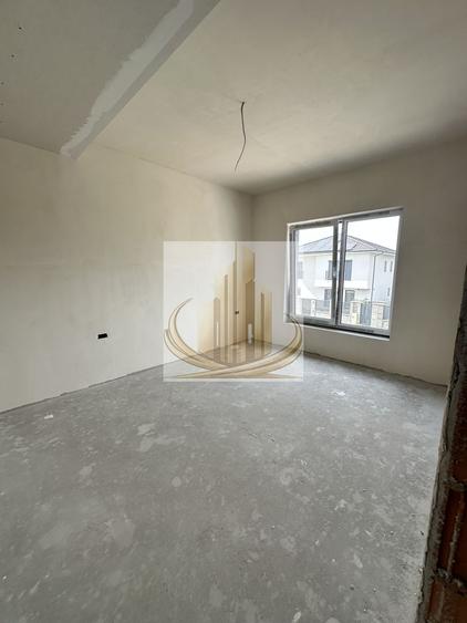 Duplex cu 4 camere cu Canalizare în Săcălaz