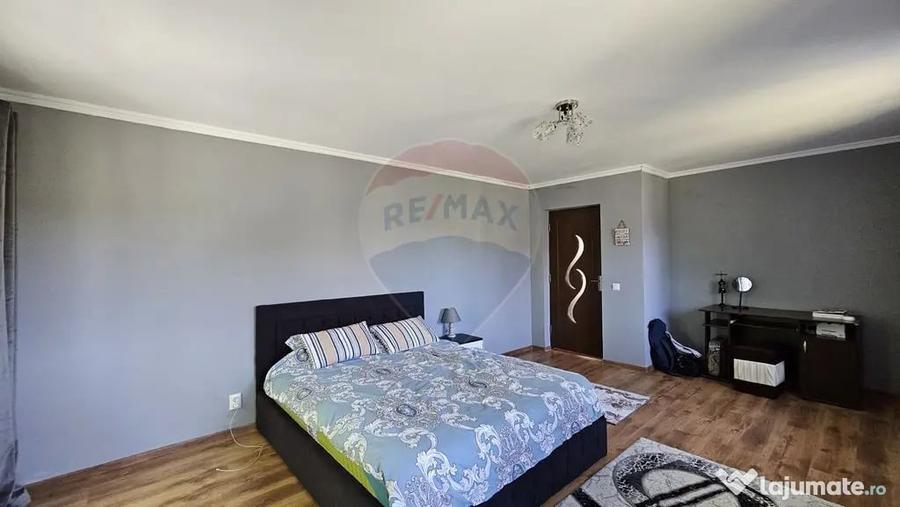 Casă cu 6 camere cu Teren 3600 Mp în Hănțești