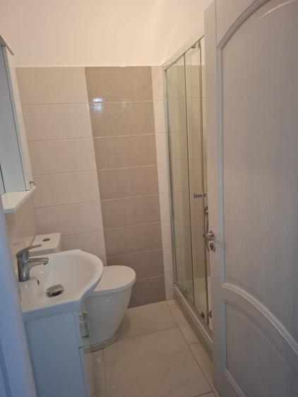 Inchiriez apartament cu trei camere in bloc nou mobilat si utilat - 9
