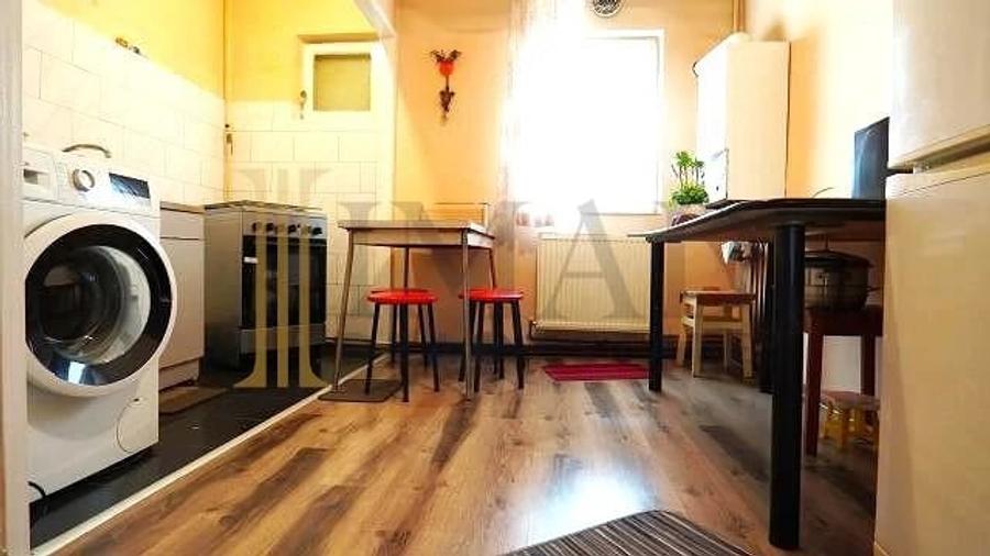 Apartament cu 3 camere decomandat în Micro 11