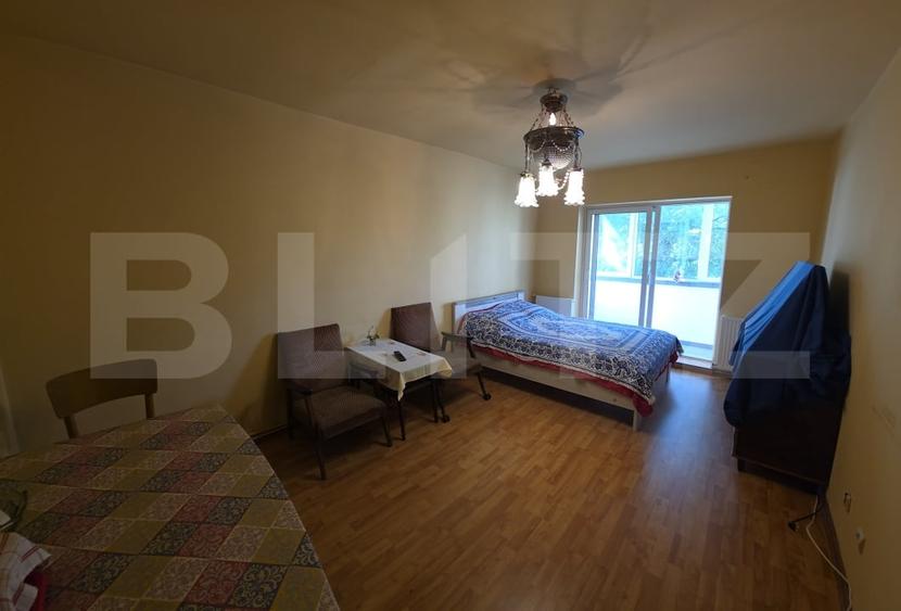 Apartament cu 3 camere semidecomandat, mobilat în Ștefan cel Mare