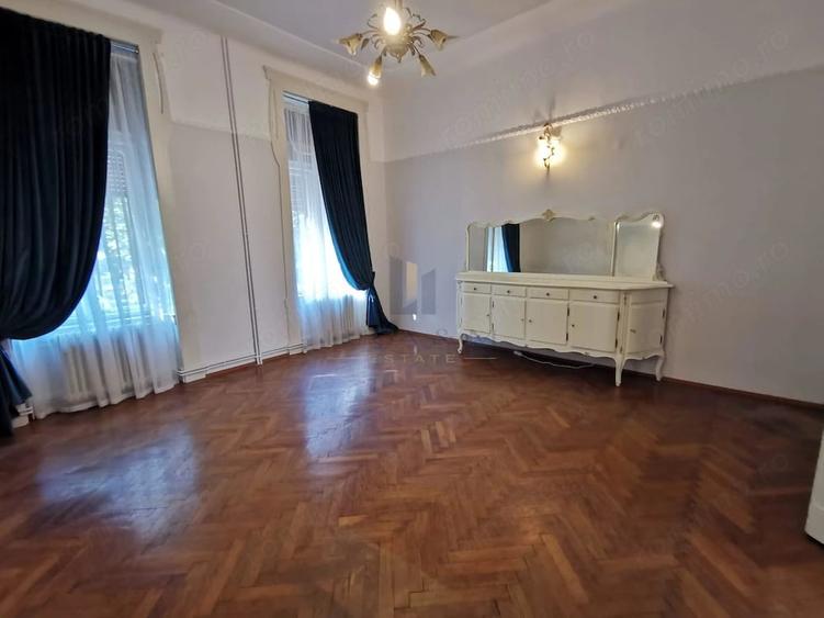 Apartament cu 4 camere în Central
