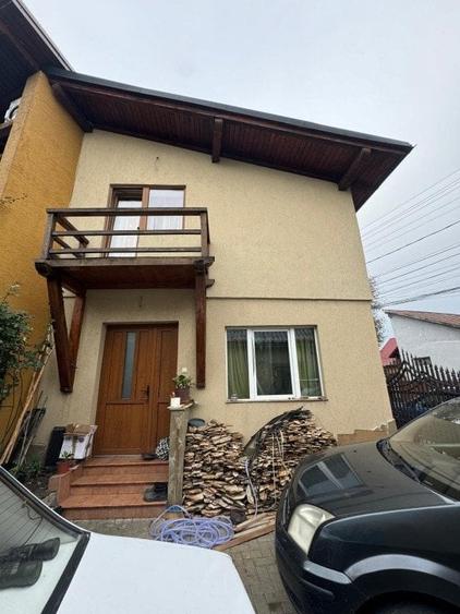 Casă individuală cu 4 camere cu Canalizare în Ultracentral